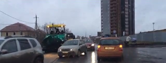 Пермские дороги. Ремонт под дождем не рекомендуют, но кого это останавливает?