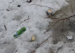 Стаял снег. Показал пермское дно. Фотозарисовка с одной улицы
