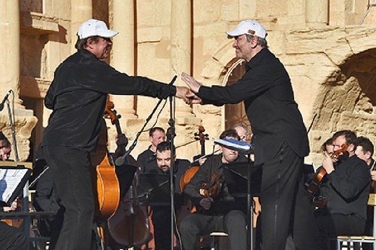 Путин наградил виолончелиста Ролдугина орденом Александра Невского