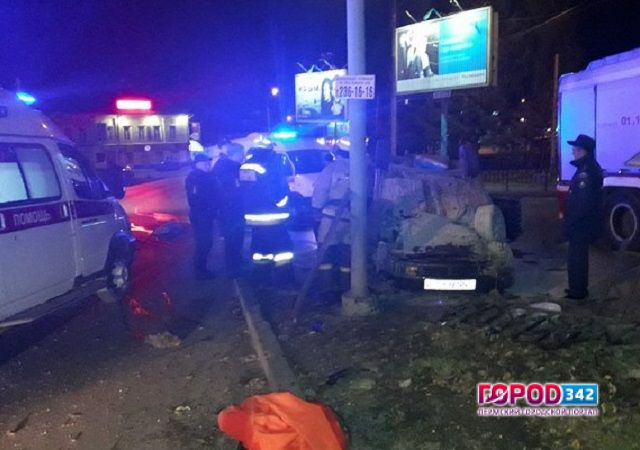 В ночном ДТП на улице 1905 года в Перми один человек погиб, еще трое пострадали