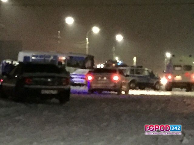 Смертельное ДТП в Прикамье: легковушка залетела под автобус, погиб человек