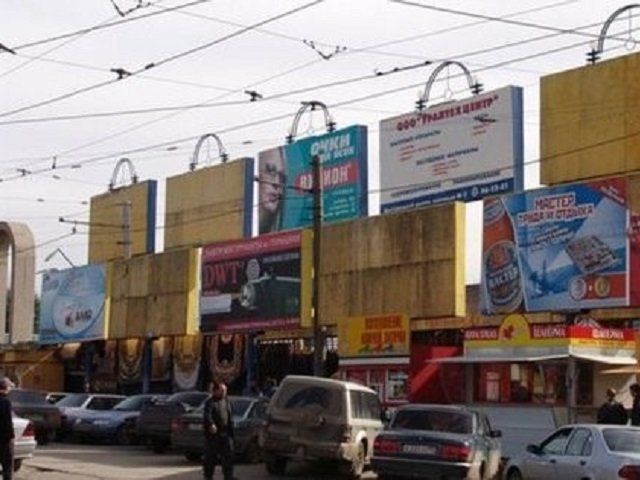 В Пермском крае запретили рекламные растяжки над дорогами и рекламные щиты на крышах домов
