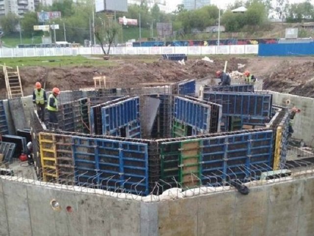 В Перми на эспланаде устанавливают подземное оборудование для фонтана