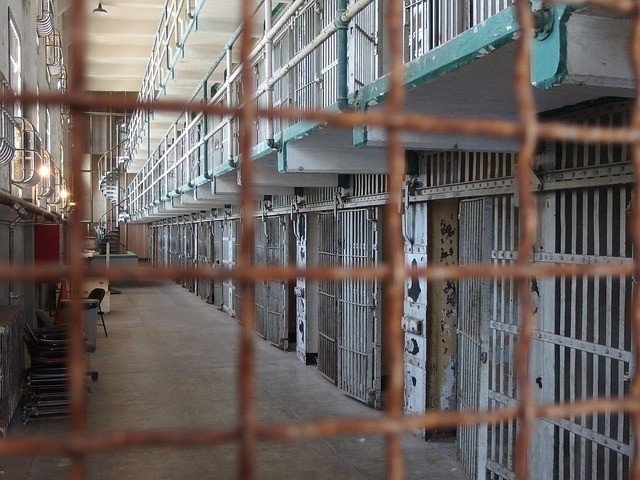 В городе Александровск местный житель на длительное время лишен свободы за склонение подростка к потреблению наркотика