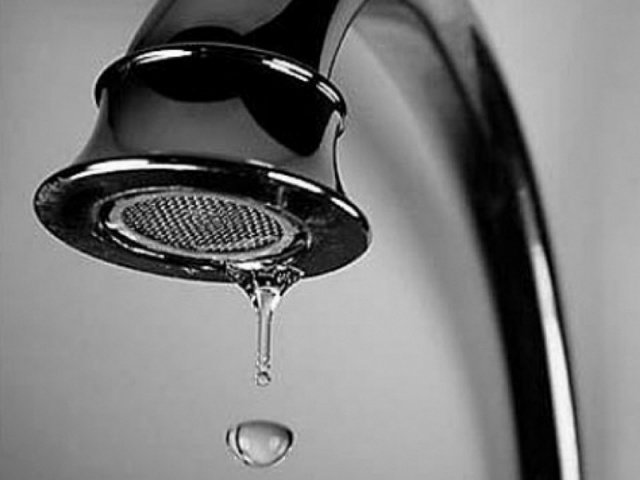 В Перми в микрорайоне Заостровка отключили водоснабжение из-за утечки на сети водопровода диаметром 100 мм