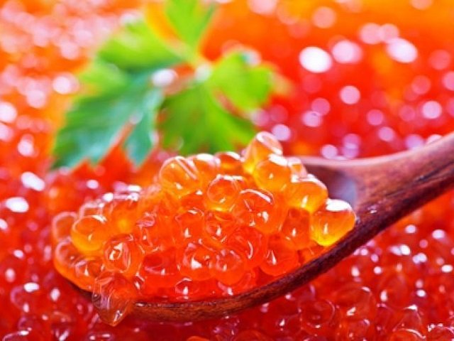 В декабре цена красной икры в Перми упала на 21%