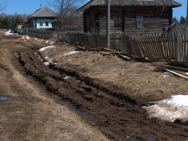 Пенсионера из Прикамья оштрафовали за ремонт дороги
