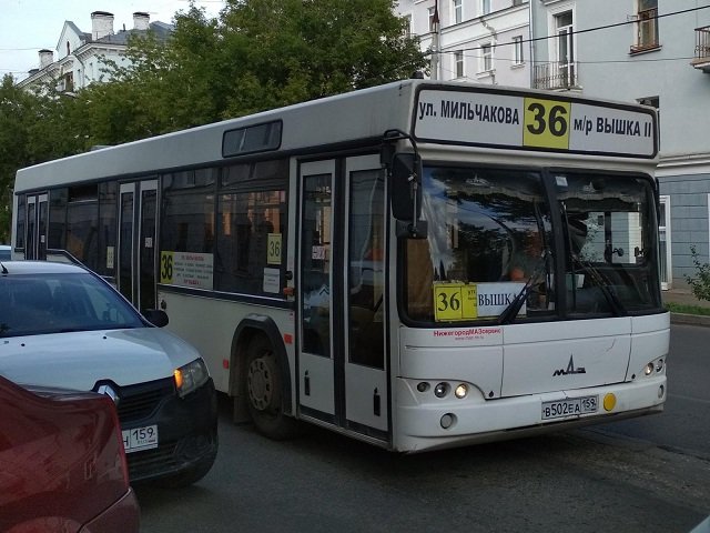 Два человека выпали из автобуса в Перми