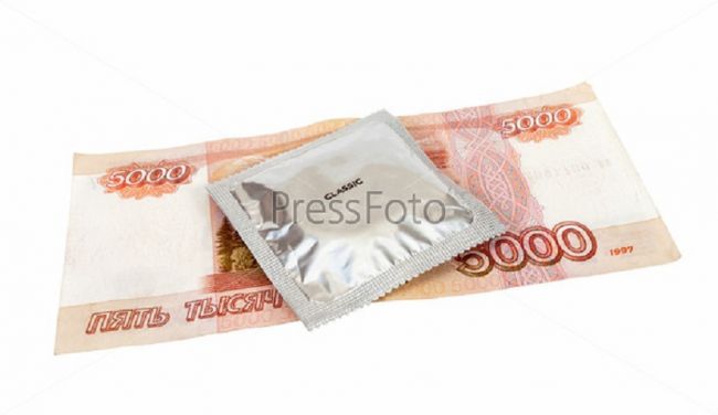 Пермячка пойдет под суд за продажу дырявых презервативов
