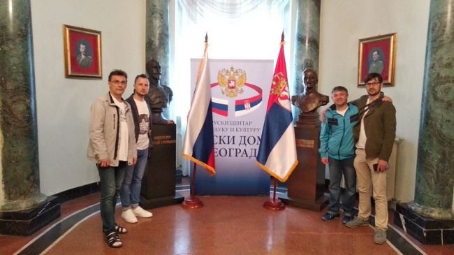 Русские певачи в Стране человеков*