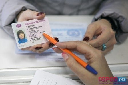 Крымчанам придётся поменять водительские удостоверения