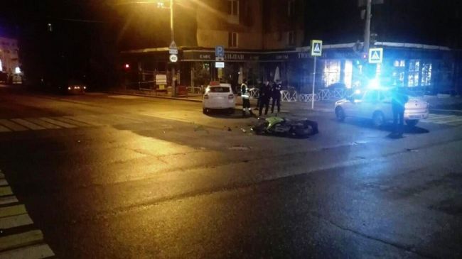 На Комсомольском проспекте в Перми погиб мотоциклист