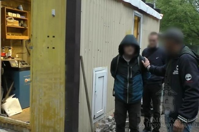 Пермские полицейские прикрыли нарколабораторию в шиномонтаже
