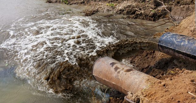 Предприятие сбрасывало в реку Малая Ласьва грязные сточные воды