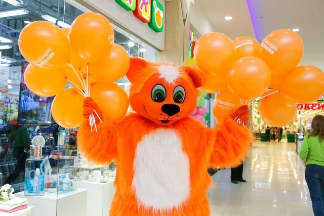 В Перми кот-талисман «Галамарта» помог вытолкать машину