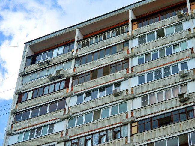 В России вступил в силу «закон о курении на балконах»