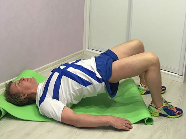 Пермский министр показал упражнения для поддержания формы на дому