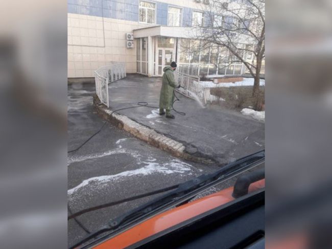 В Перми началась массовая дезинфекция подходов к банкоматам и аптекам