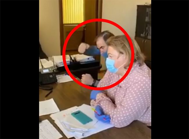 Главврач пермской скорой раскаялся за кривляние во время беседы с медиками