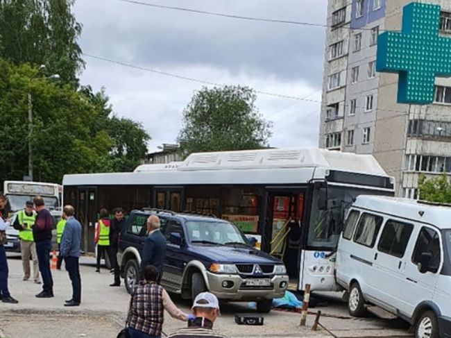 В Перми в аварии с автобусом погиб человек