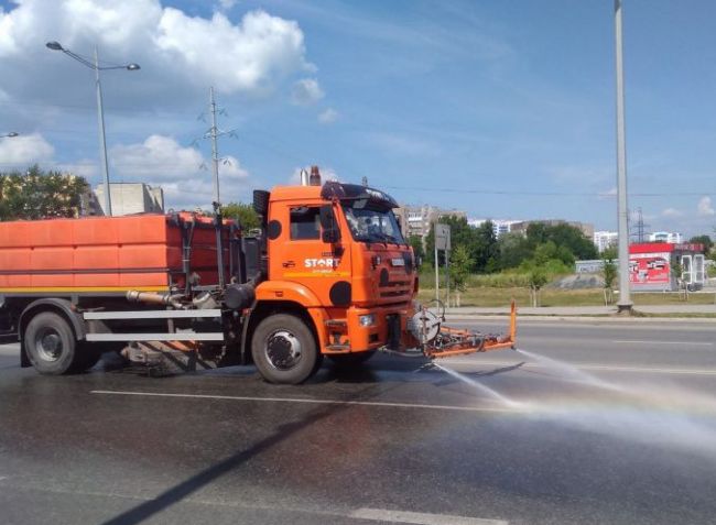 В Перми от аномальной жары начал плавиться асфальт