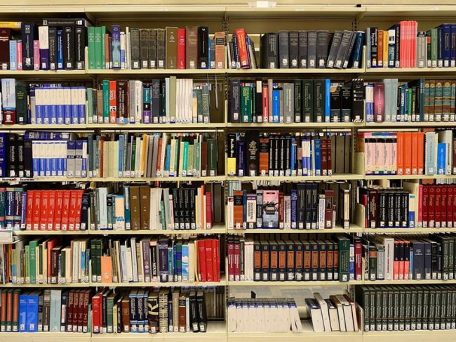 В ГУФСИН составили рейтинг самых популярных книг в колониях Пермского края