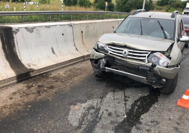 Пенсионер на иномарке под Пермью влетел в железобетонное ограждение