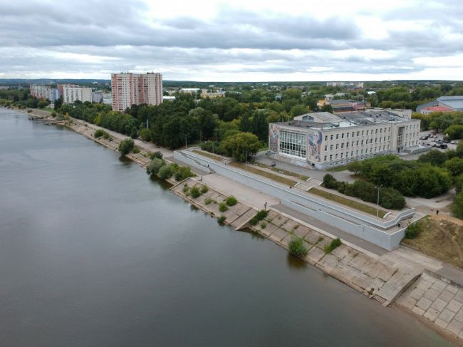 В Закамске благоустроят набережную
