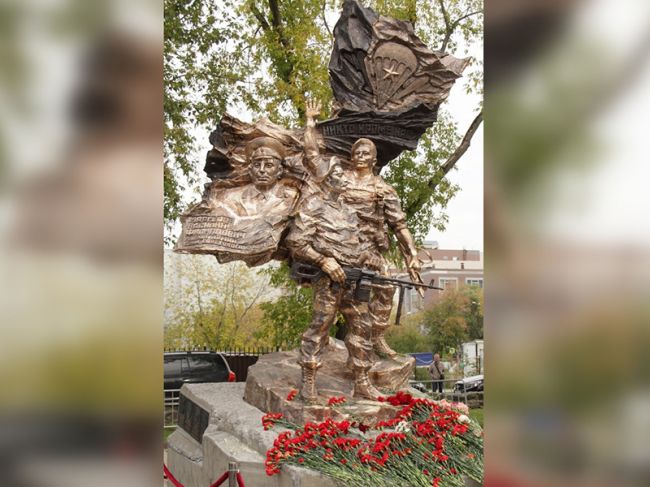 Открытие памятника ВДВ в Перми произошло со скандалом