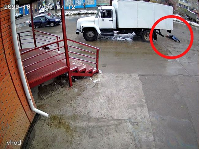 В Пермском крае «хлебовозка» насмерть задавила мужчину