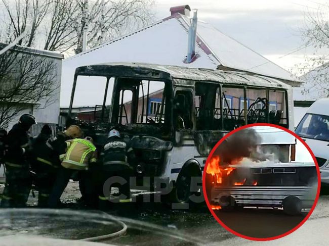 В Перми во время движения загорелся автобус