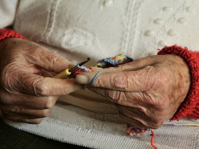Судебные приставы в Перми забрали 11-летнюю внучку у бабушки-отшельницы