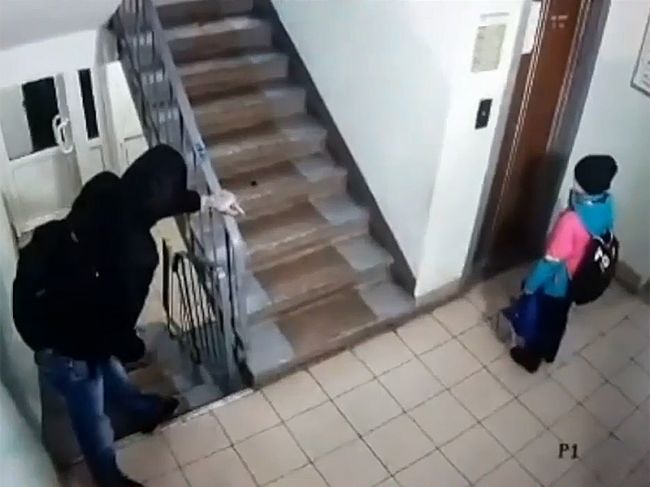 В Перми 9-летняя девочка сбежала от «подъездного маньяка»