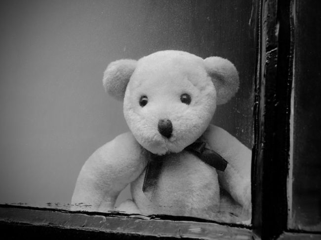 СК проводит проверку после падения из окна 2-летней девочки в Перми