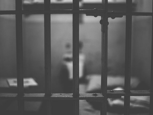 В Прикамье мужчина четыре года насиловал дочь своей сожительницы