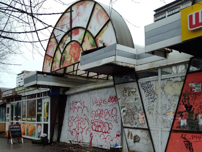 В центре Перми снесли торговый павильон с шаурмой