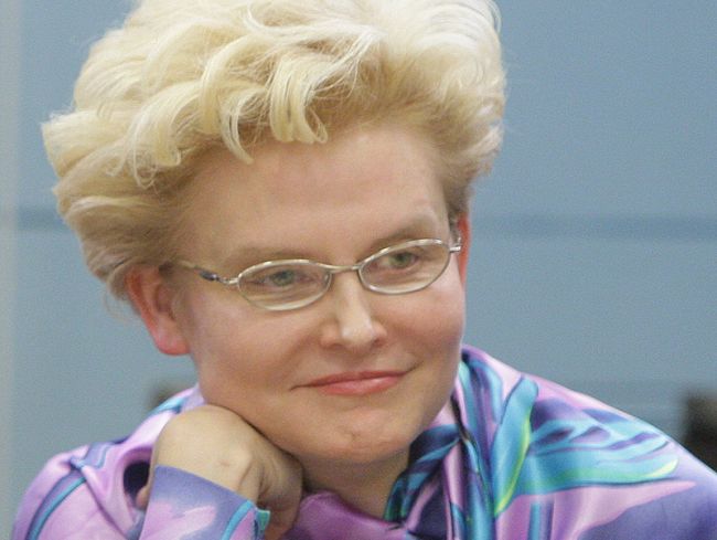Малышева назвала причины для легального отказа от вакцинации против COVID-19
