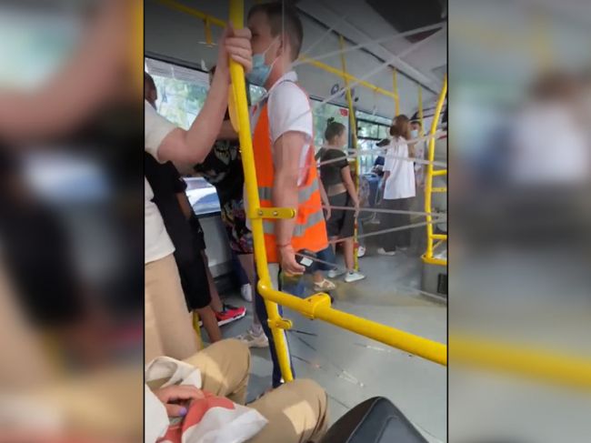 В Перми уволили кондуктора, разрешавшего бесплатно ездить в обмен на надетые маски