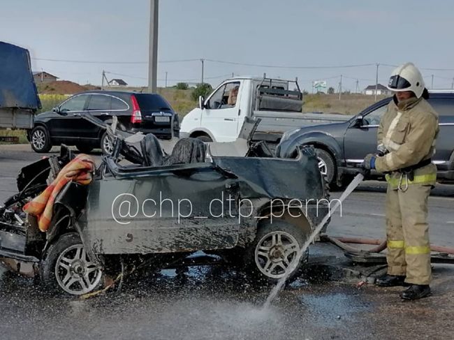 В Перми столкнулись КамАЗ и «Ока»
