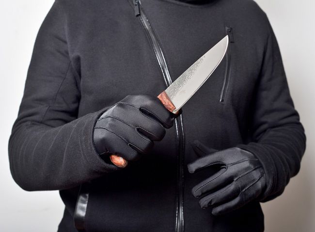 Пермячка думала, что мужчина подошел познакомиться, но тот приставил нож к горлу