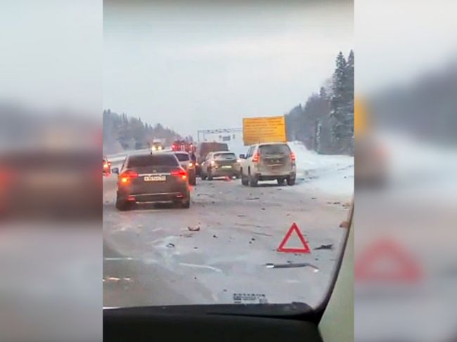 На Восточном обходе столкнулись 13 автомобилей