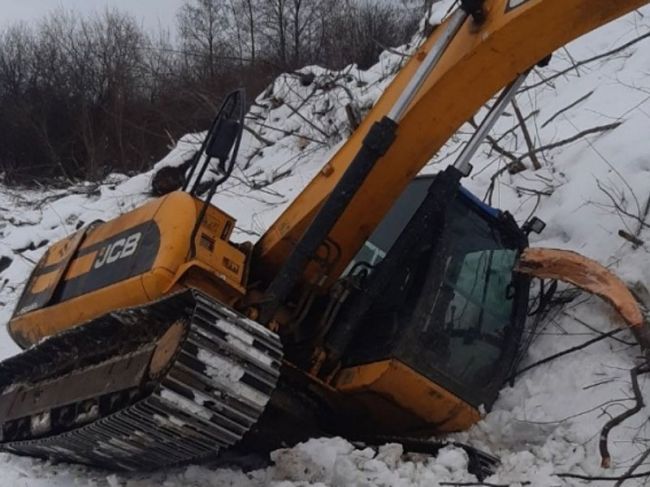 На берегу реки в Прикамье нашли мертвого тракториста