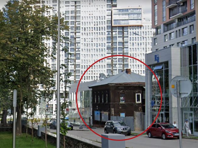 В центре Перми сносят скандальный деревянный дом