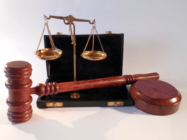 Суд оштрафовал отца, ударившего 5-летнего сына бутылкой из-под пива