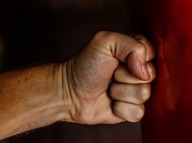 В Перми днем на улице 62-летний мужчина изнасиловал 18-летнюю девушку