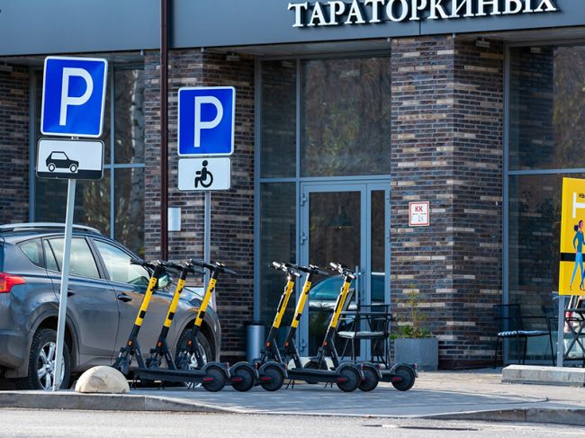 Житель Перми угнал фургон с электросамокатами