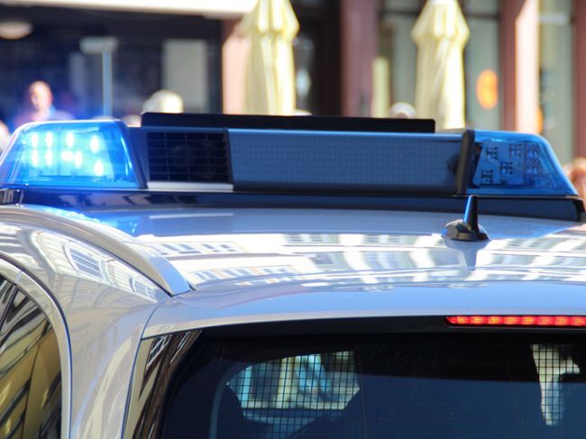 В Пермском крае мужчина обрил налысо сожительницу и отрубил ей руку