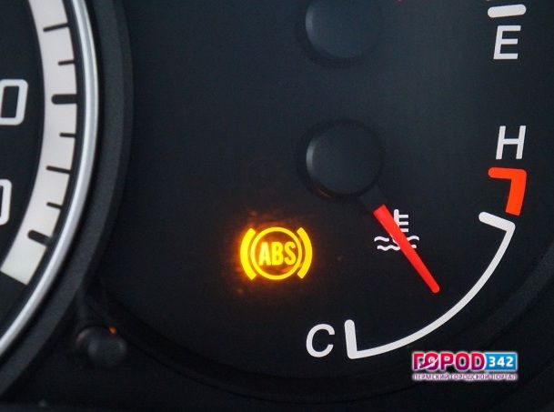 Не гаснет лампочка АВS – что делать?