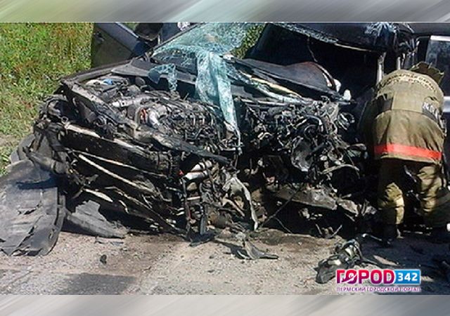На трассе Пермь – Екатеринбург автомобиль с детьми врезался в фуру