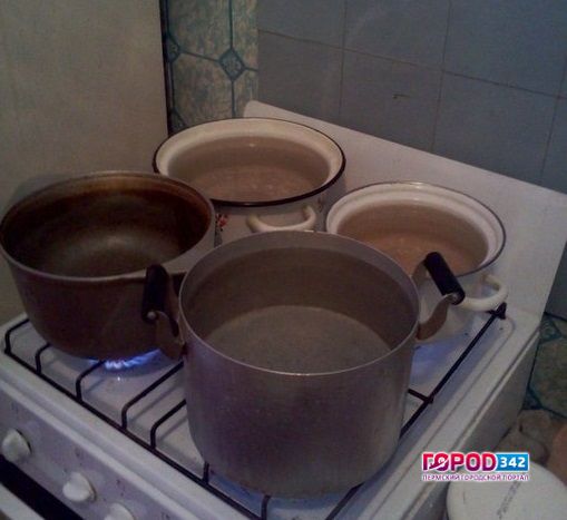 Жителей трех многоэтажек в Перми ПСК третий месяц держит без горячей воды